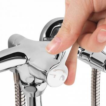 Смеситель для ванны Victoria Milardo VICSB00M02. Фото